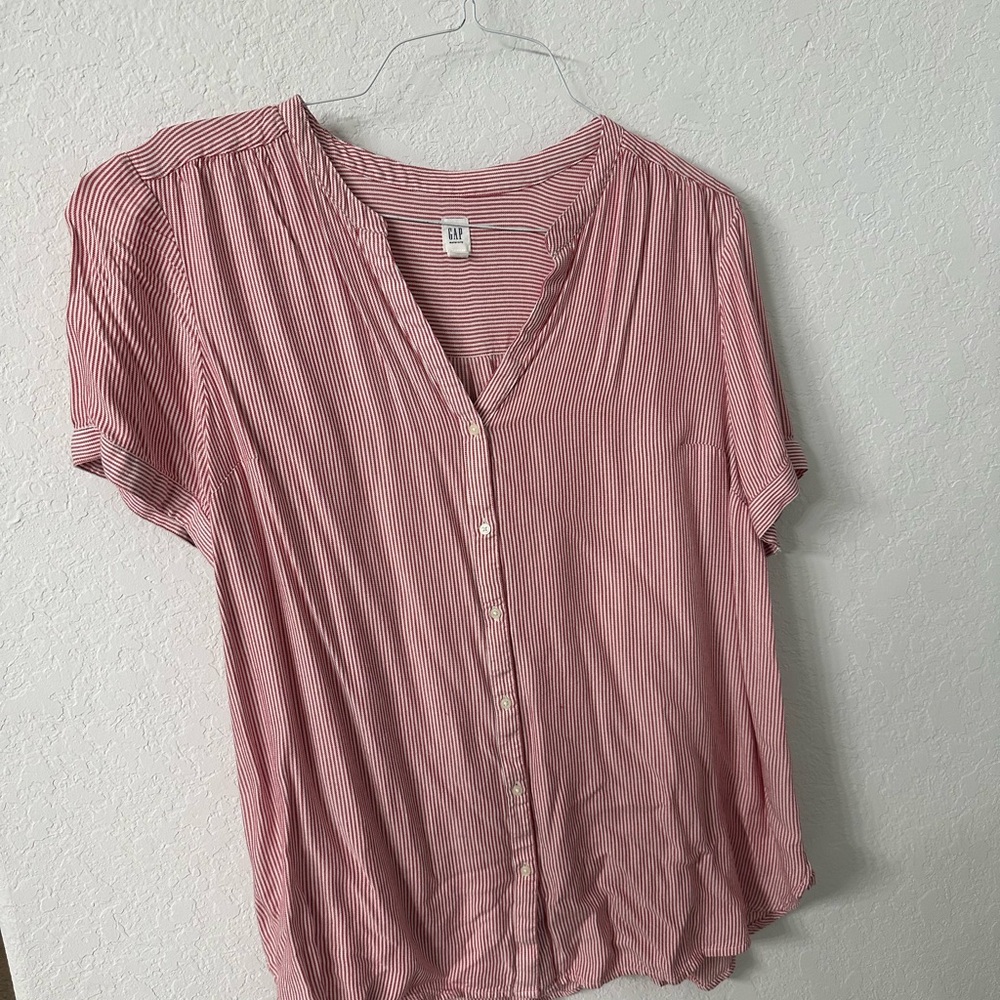 Gap Maternity Button-Up Top